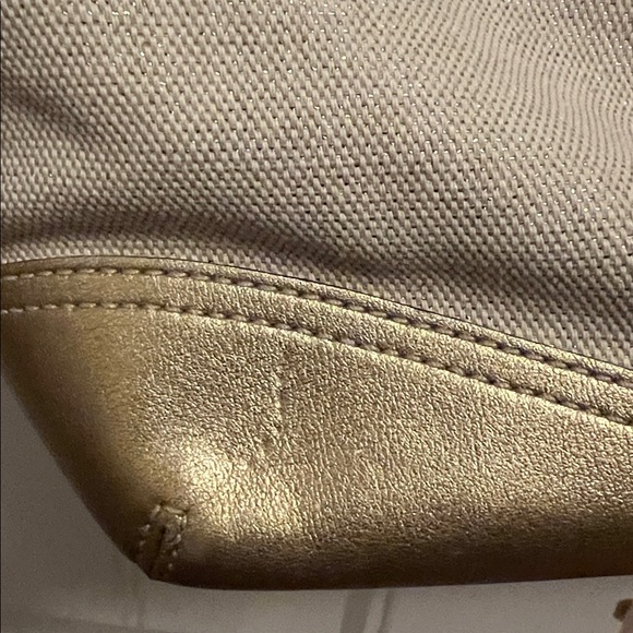 Coach Cream and Gold Shoulder Bag - Picture 15 of 17